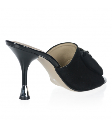Černé elegantní pantofle se stylovým podpatkem DLO2440