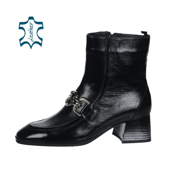 Černé elegantní kotníkové kozačky s ozdobou 032-7607