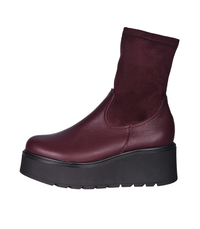 Bordové kožené kotníkové kozačky na černé podešvi 2406