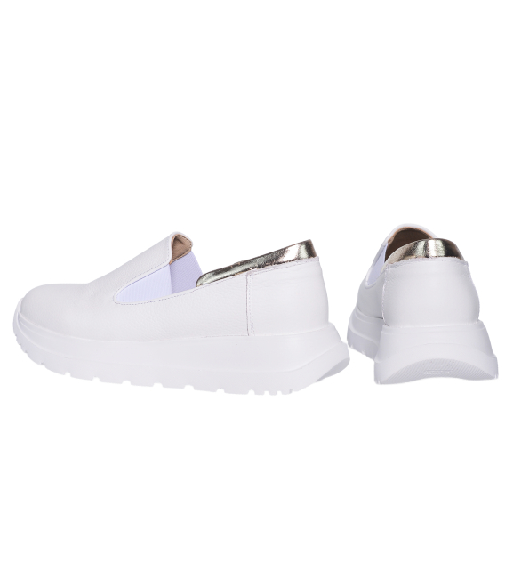  Bílé slip on mokasíny DTE054