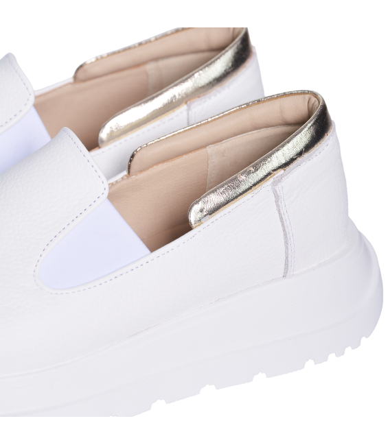  Bílé slip on mokasíny DTE054