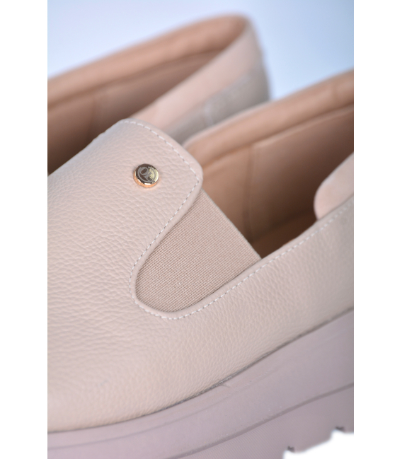 Béžové kožené slip on mokasiny DTE054