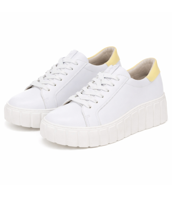 Bílo tenisky se žlutou patou s nařasením na jazyku 8000