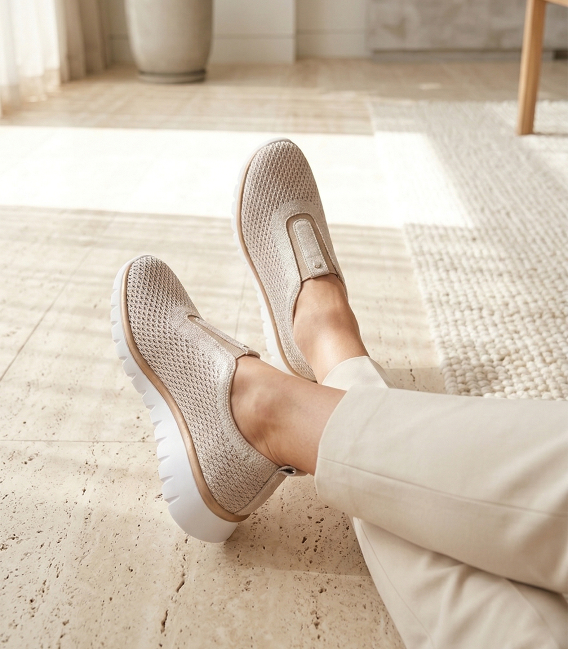 Dámské perforované zlaté slip on tenisky 2763