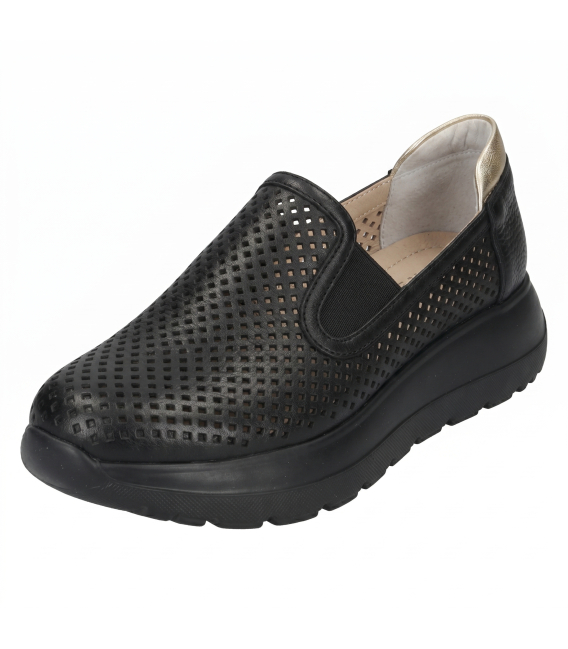 Černé perforované slip on mokasiny DTE054