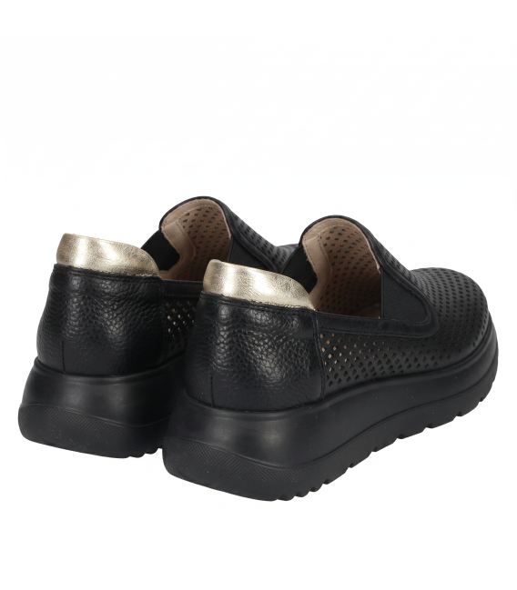 Černé perforované slip on mokasiny DTE054