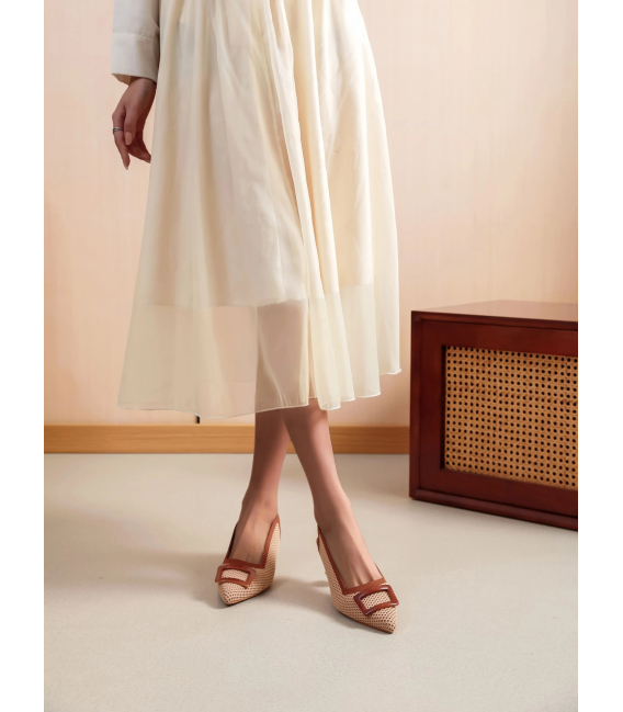 Dámské perforované skořicové sandály