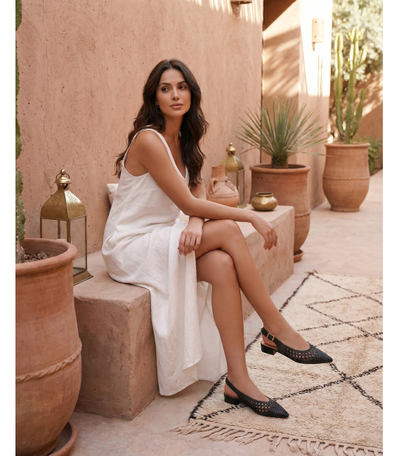  Černé proplétané sandály