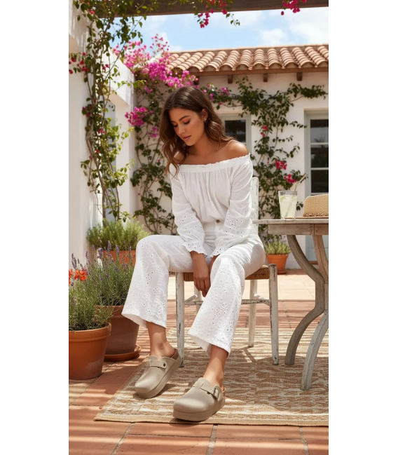 Dámské uzavřené béžové pantofle na vyšší podešvi