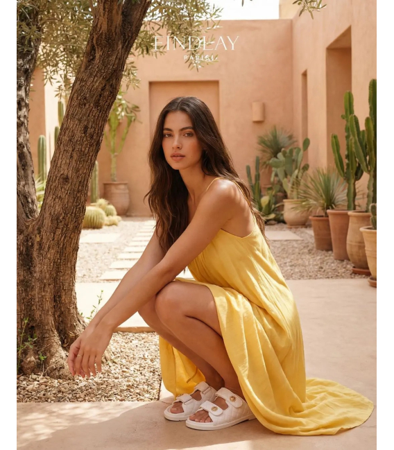 Bílé letní pantofle s ozdobami