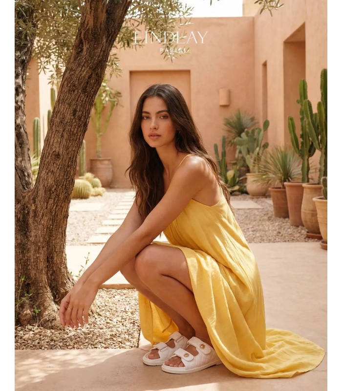 Bílé letní pantofle s ozdobami