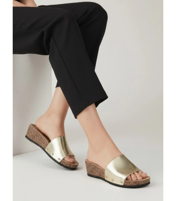 Letní zlaté pantofle
