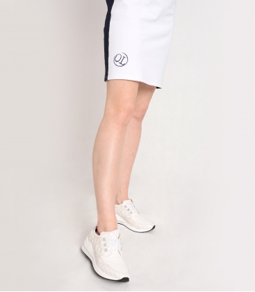 Bílé sportovní šaty s námořnickým motivem SOFIA 