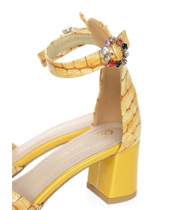Žluté dámské sandály na hrubém podpatku s kroko vzorem DSA036