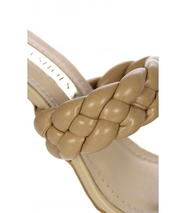 Hnědé kožené proplétané pantofle na elegantním podpatku DSL2299