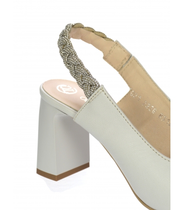 Bílé kožené sandály na podpatku s proplétaným kamínkovým zdobením 2328