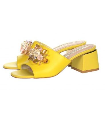 Žluté pantofle na podpatku s ozdobou DSL2312