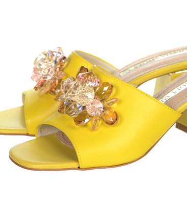 Žluté pantofle na podpatku s ozdobou DSL2312
