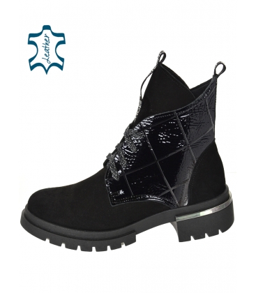 Černé lesklé kotníkové boty DKO3404