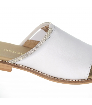 Elegantní bílé kožené pantofle s kamínkovou ozdobou 7700white